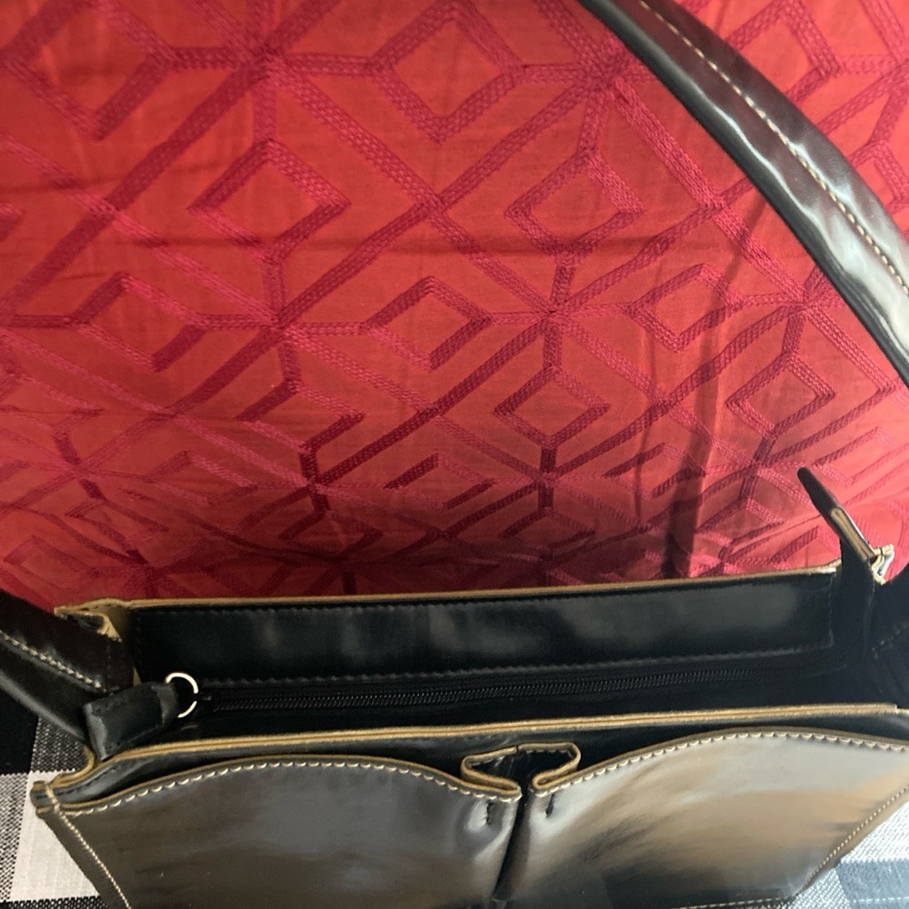 EUC Mondani black leather shoulder bag. Cute stylish bag - Picture 6 of 8